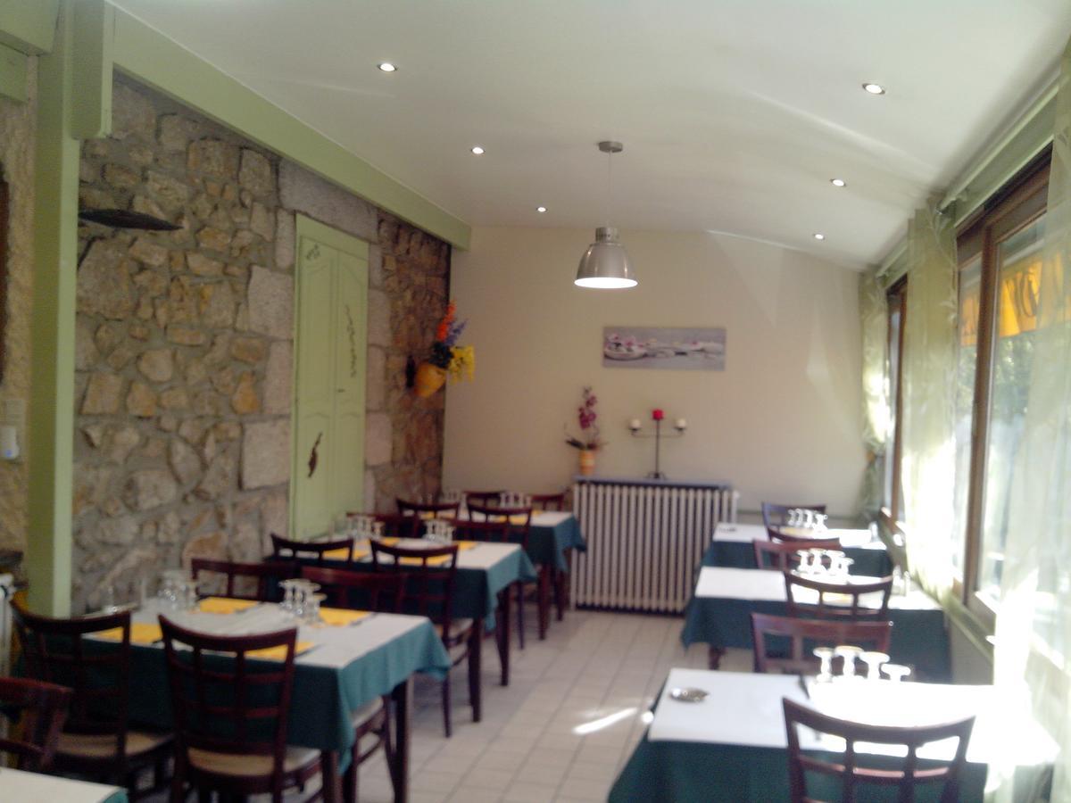 Hotel Restaurant Du Velay Le Chambon-sur-Lignon Buitenkant foto